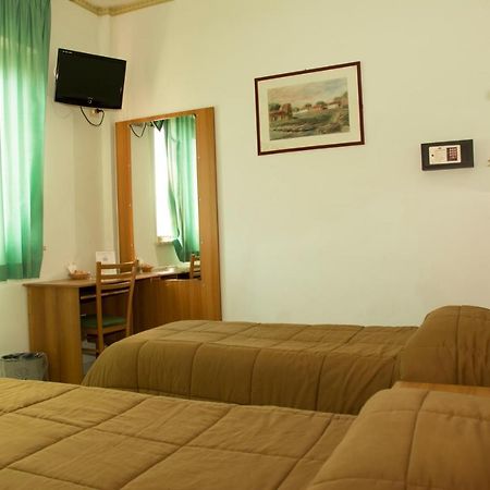 Hotel California อาริชชา ภายนอก รูปภาพ