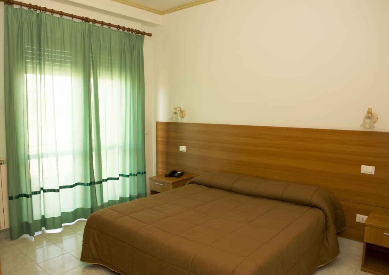 Hotel California อาริชชา ภายนอก รูปภาพ